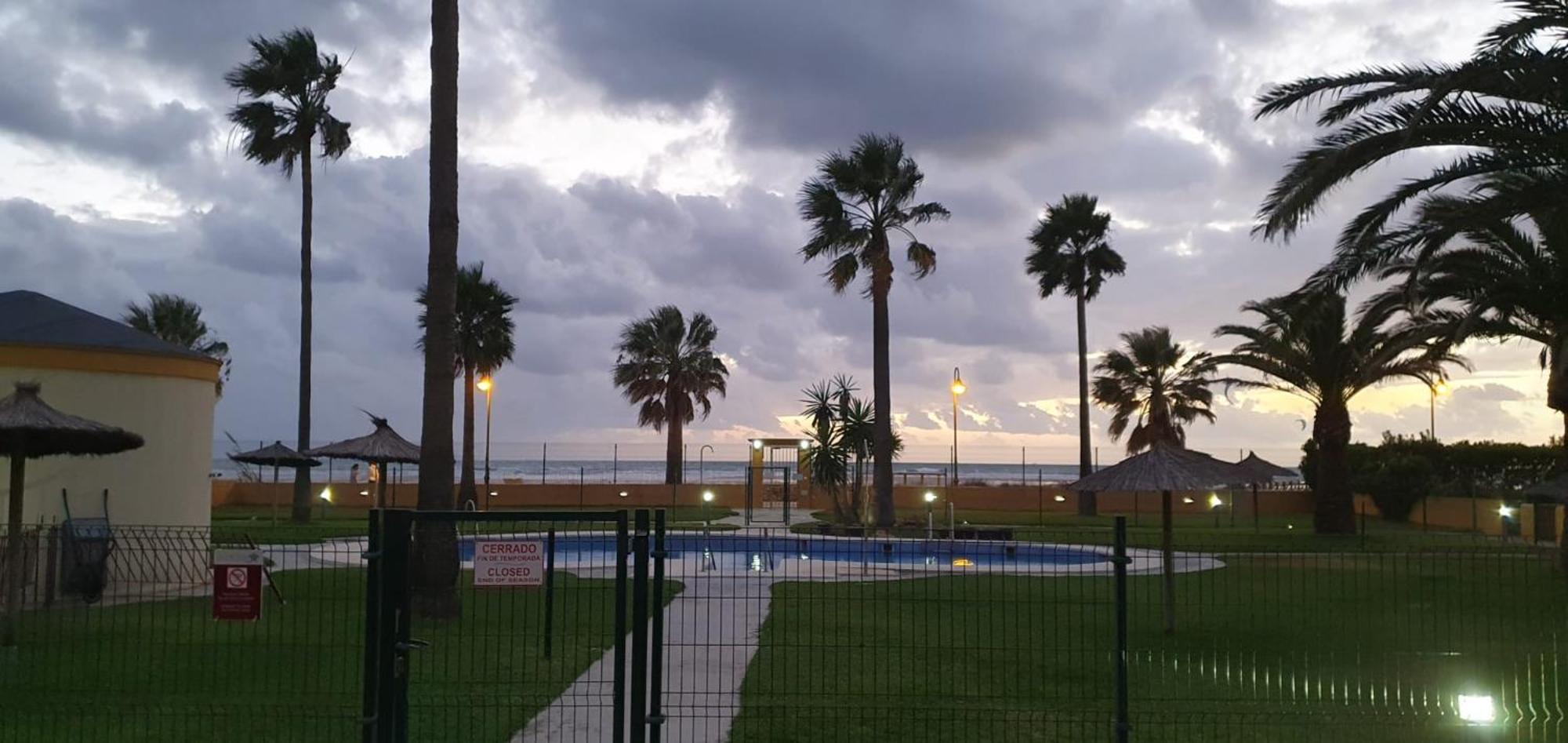 La Tortuga I, Encantador Apartamento Con Garaje En Primera Linea De Playa Тарифа Экстерьер фото